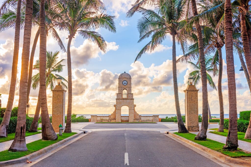 Palm Beach personal assistant making luxury dinner reservation